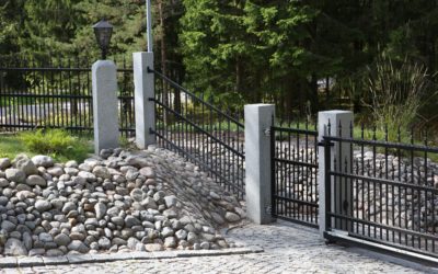 Laskeva aita ja portti Lahtissa