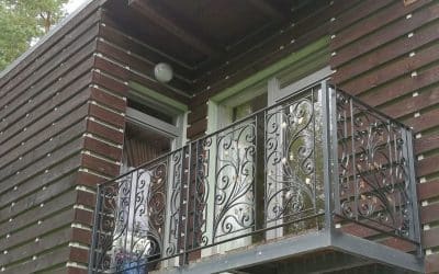 sepispaneelidega rõdupiirded